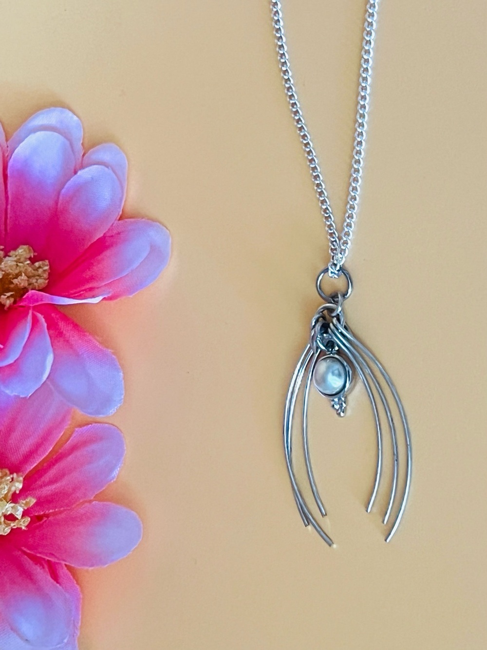 Silver plated Pearl Drop Pendant Necklace